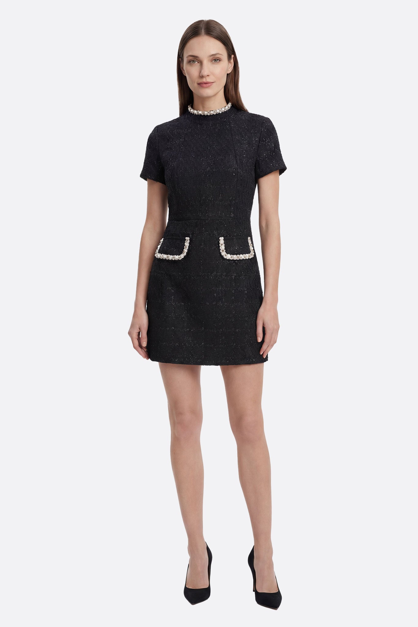 Robe corta nera in tweed ornata di cristalli e perle