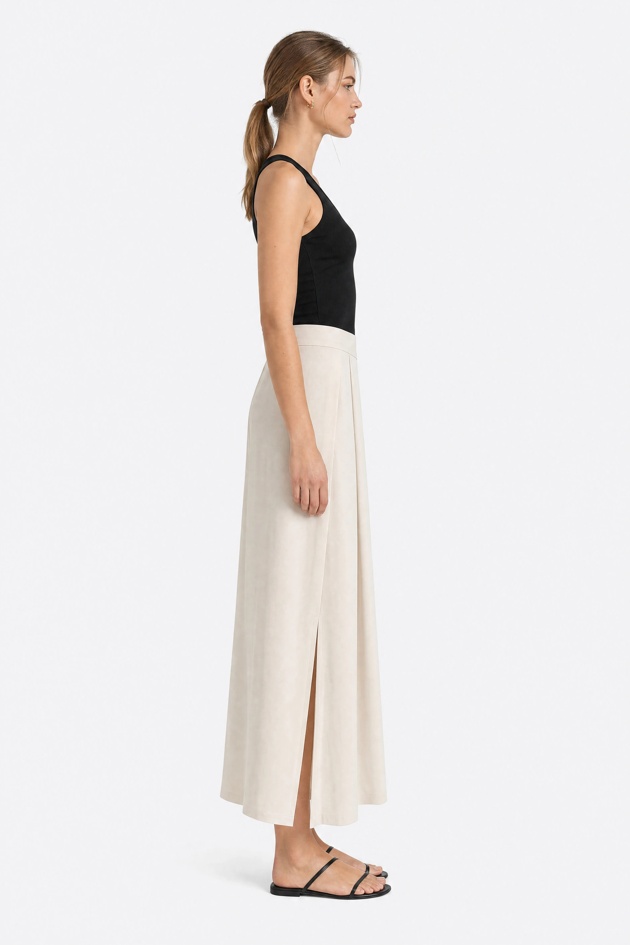 Long ivory viscose skirt seen from the side, column cut and ankle length